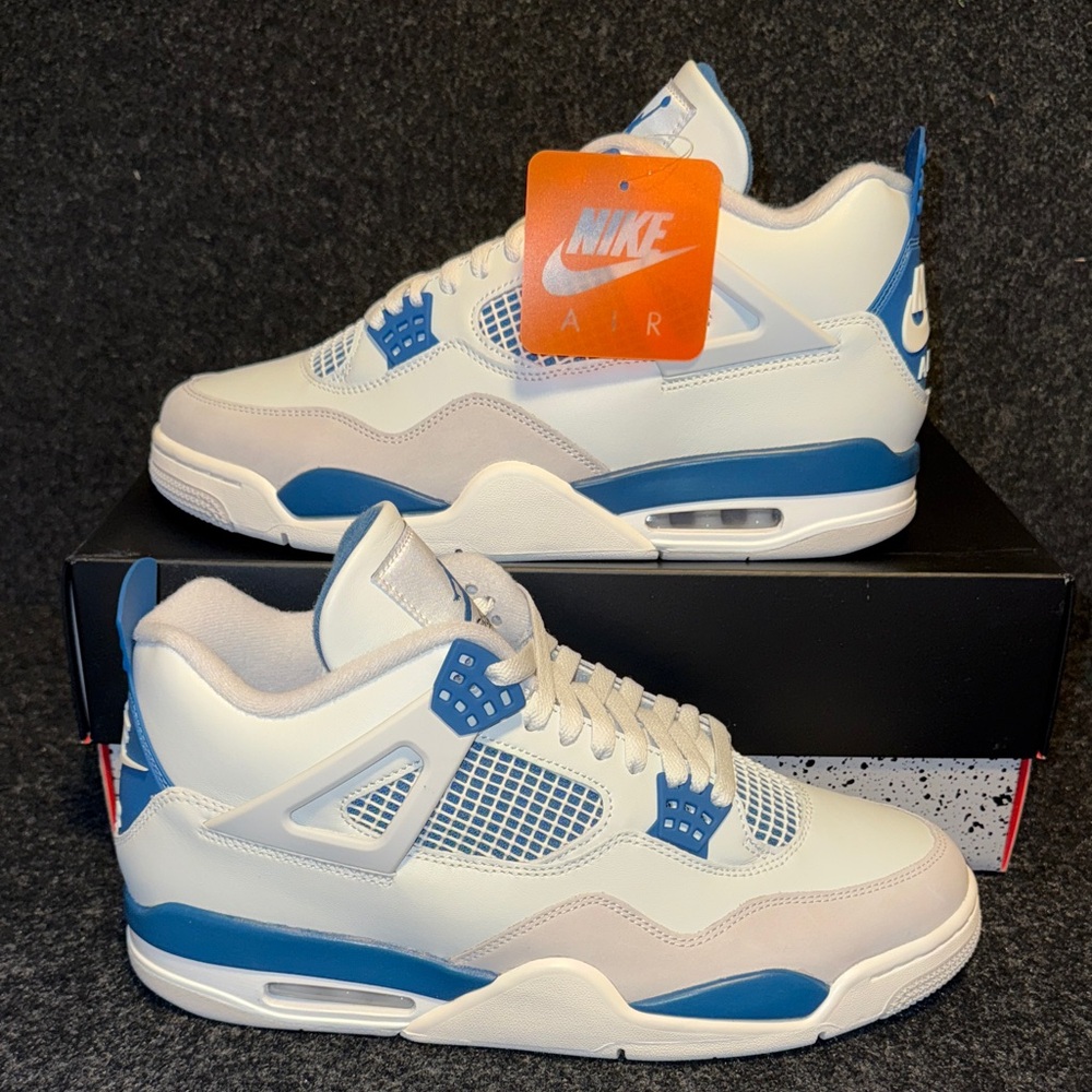 Air Jordan 4 Retro Military Blue (2024) (BRAND NEW)